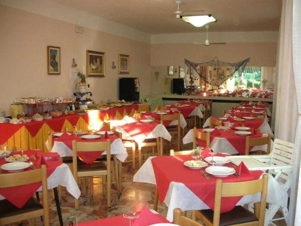 Hotel Leda Rimini Kültér fotó