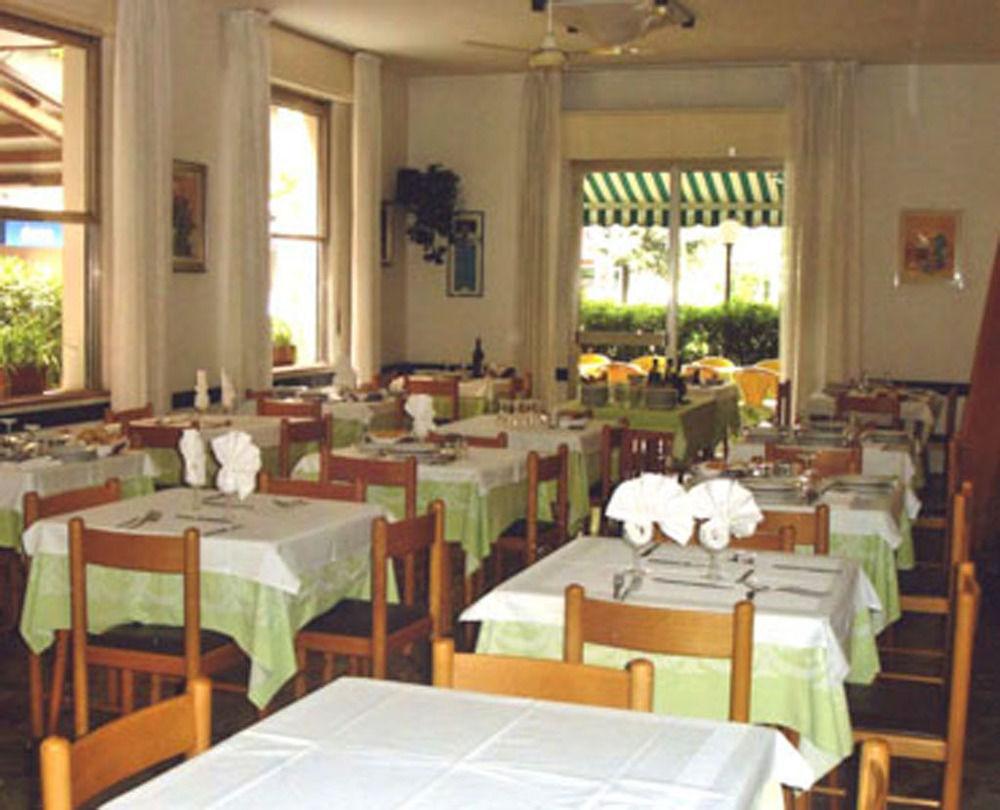 Hotel Leda Rimini Kültér fotó