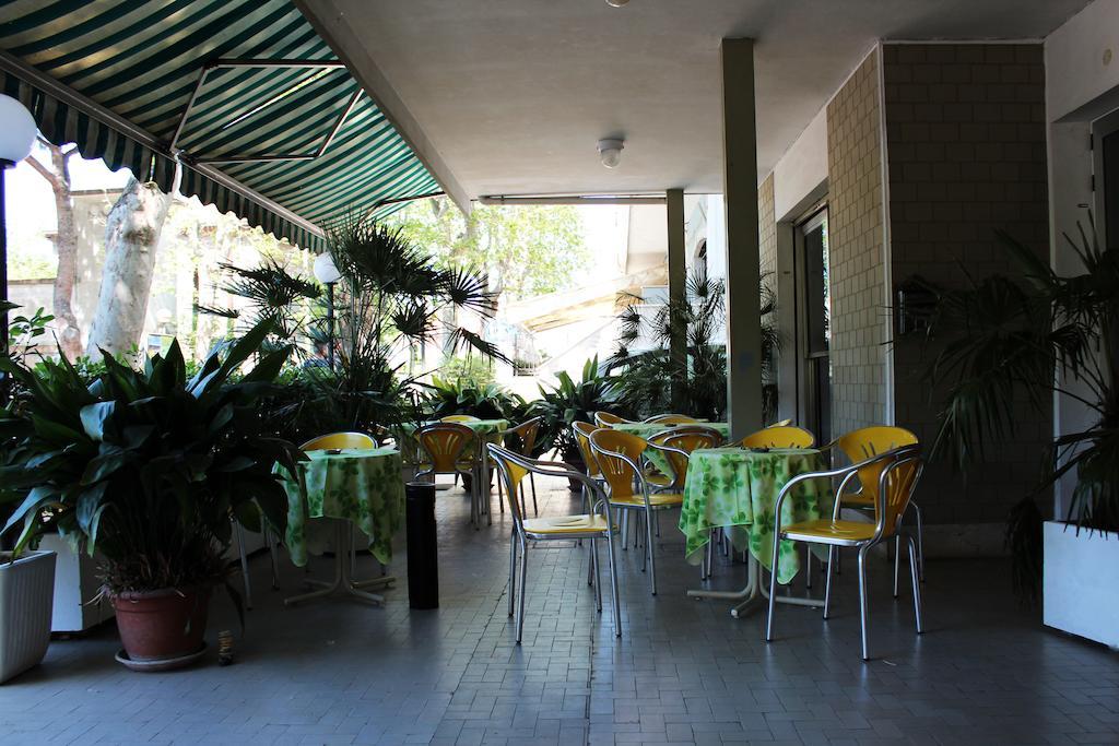 Hotel Leda Rimini Kültér fotó