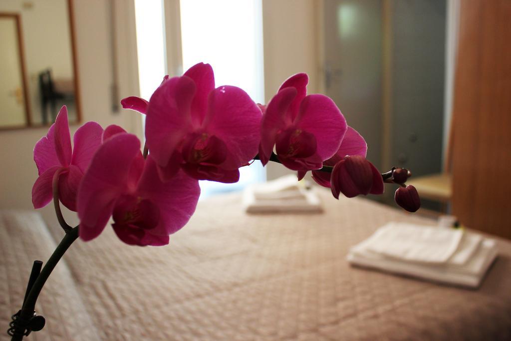 Hotel Leda Rimini Szoba fotó