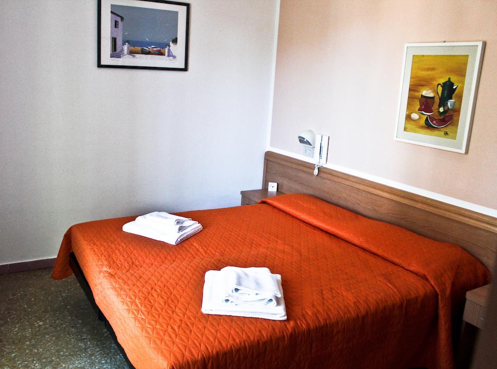 Hotel Leda Rimini Szoba fotó