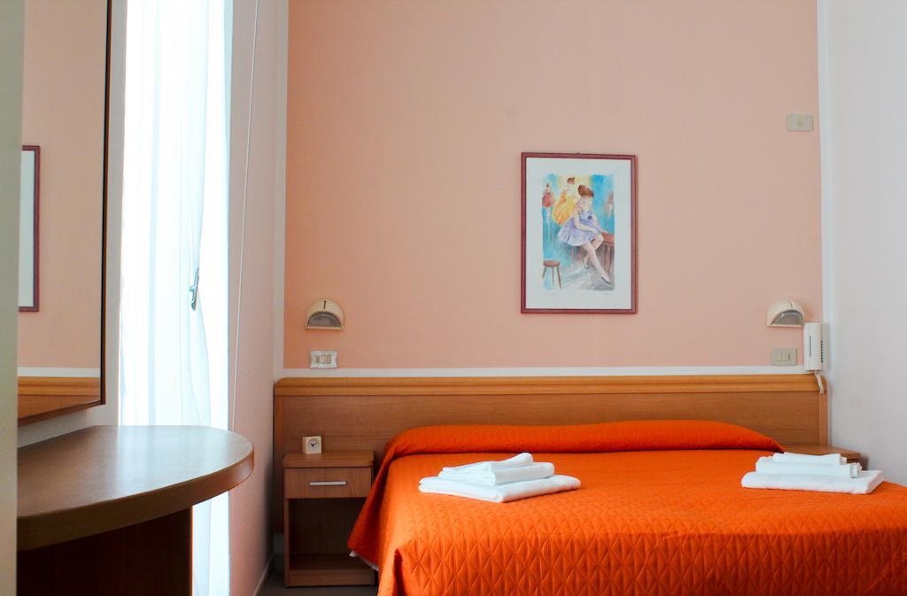 Hotel Leda Rimini Szoba fotó