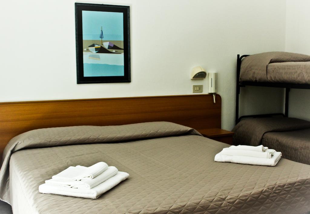 Hotel Leda Rimini Szoba fotó